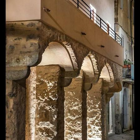 I Vicoli Exclusive Apartments Fondi Luaran gambar