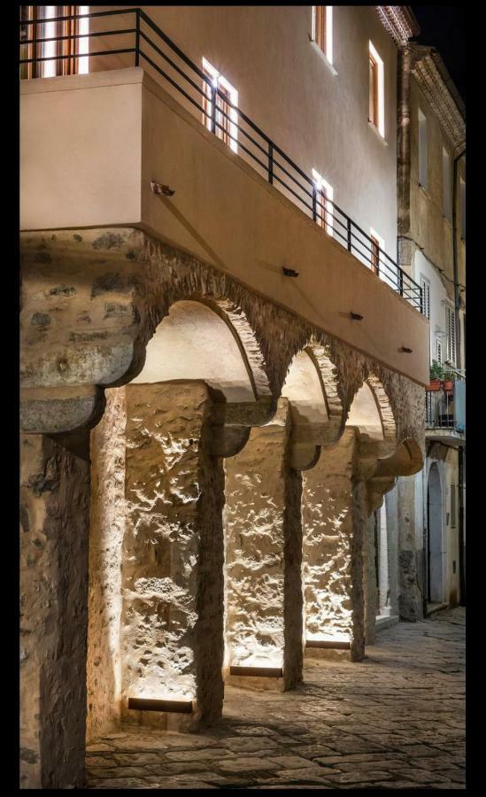 I Vicoli Exclusive Apartments Fondi Luaran gambar